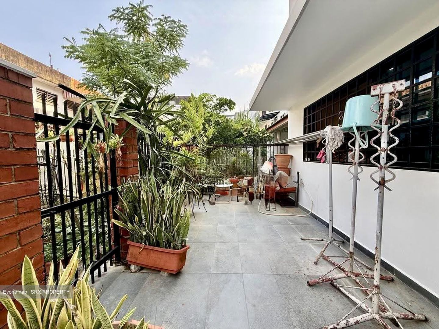 Golden Hill Estate (D19), Terrace #613040431